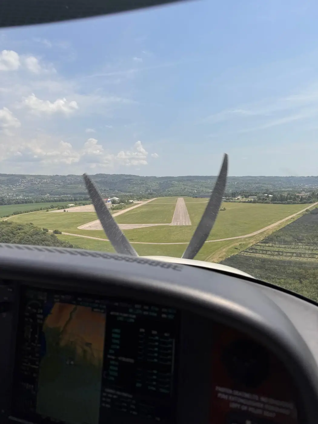 Final approach to Runway 08 at Verona Boscomantico